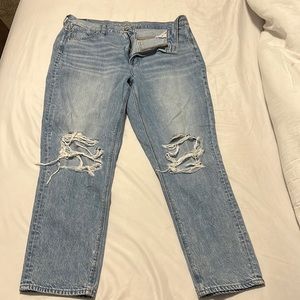 Light wash American Eagle Mom Jeans